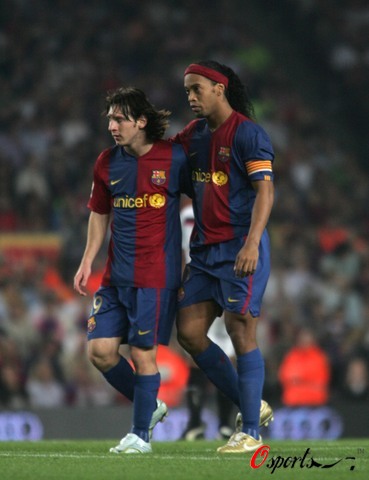 伍在赛后握 伍在赛后握