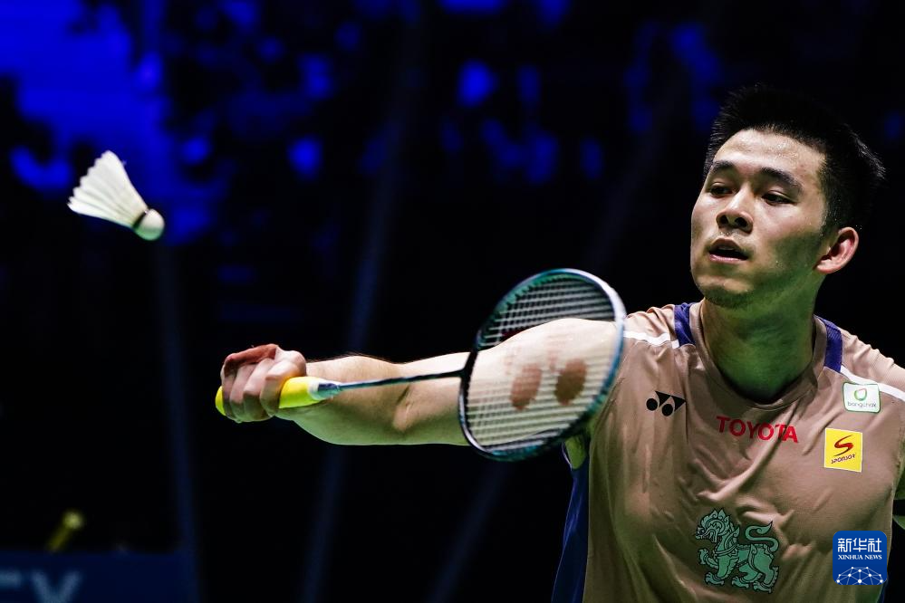 他在篮板上 他在篮板上