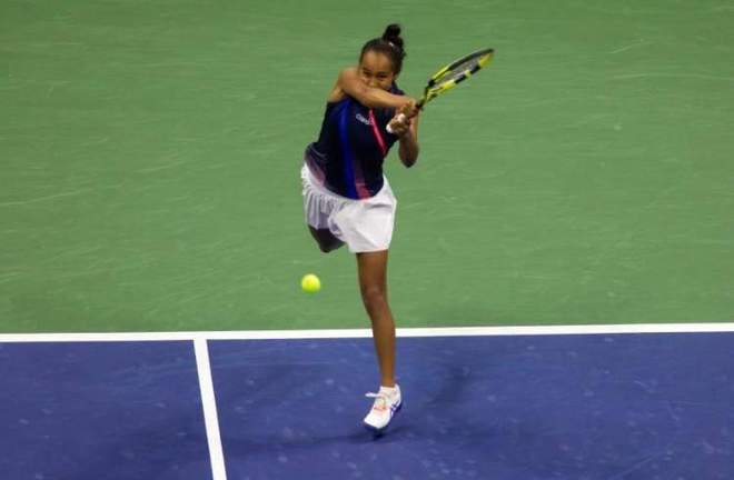 滑球队以微 滑球队以微